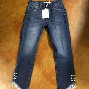 Kan can pearl studded jeans, stretchy!🤩